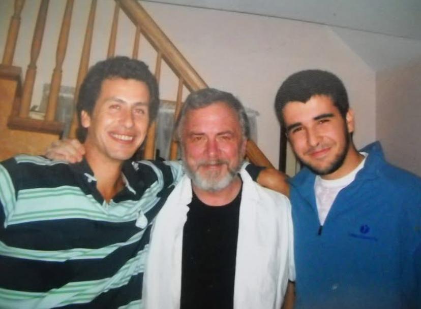 Juan Diego Mateos de joven con Steve Ruggere, jefe de sonido de Bose Corporation, y su cuñado Juan El Chispa